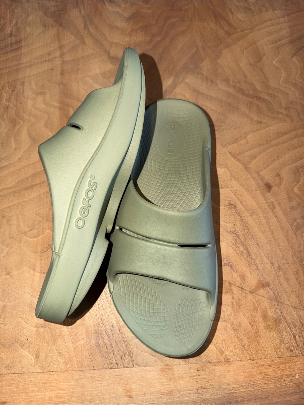 Oofos Ooahh Slides Size 9 Green